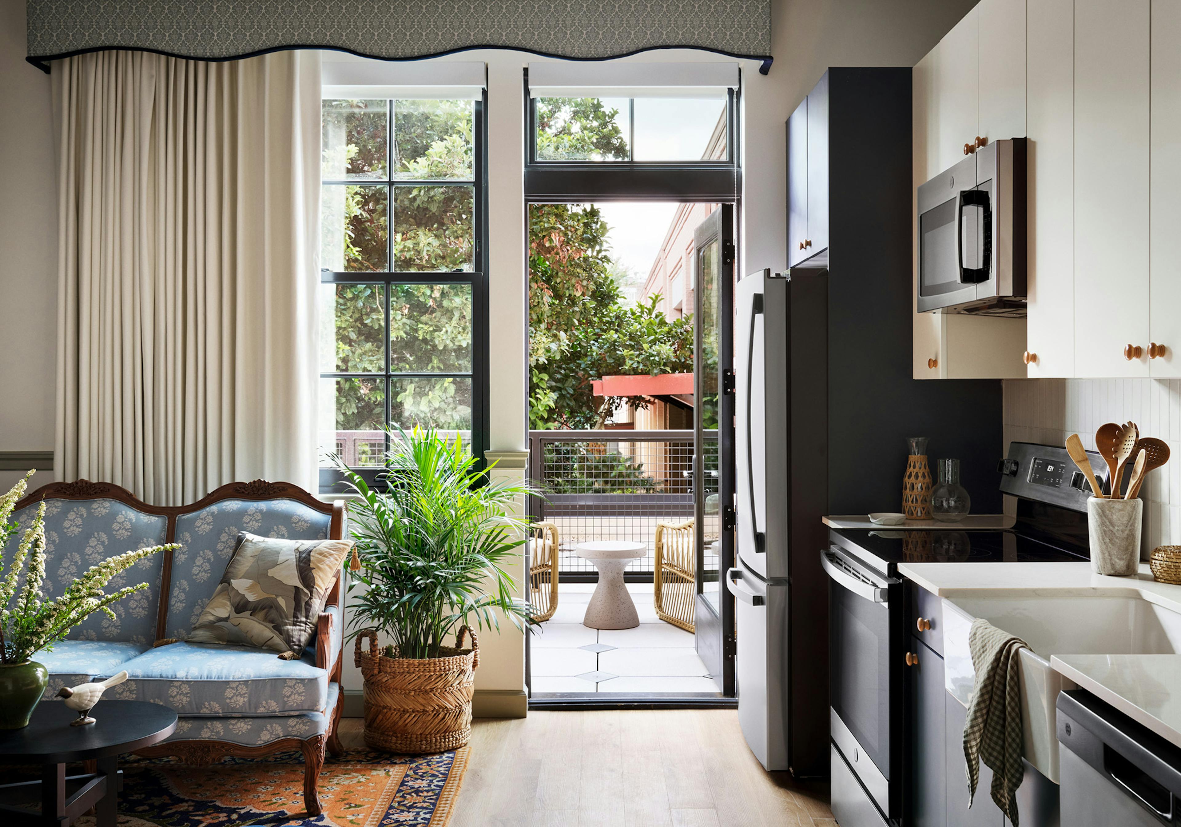 Warehouse apt balcony Apartment with private balcony