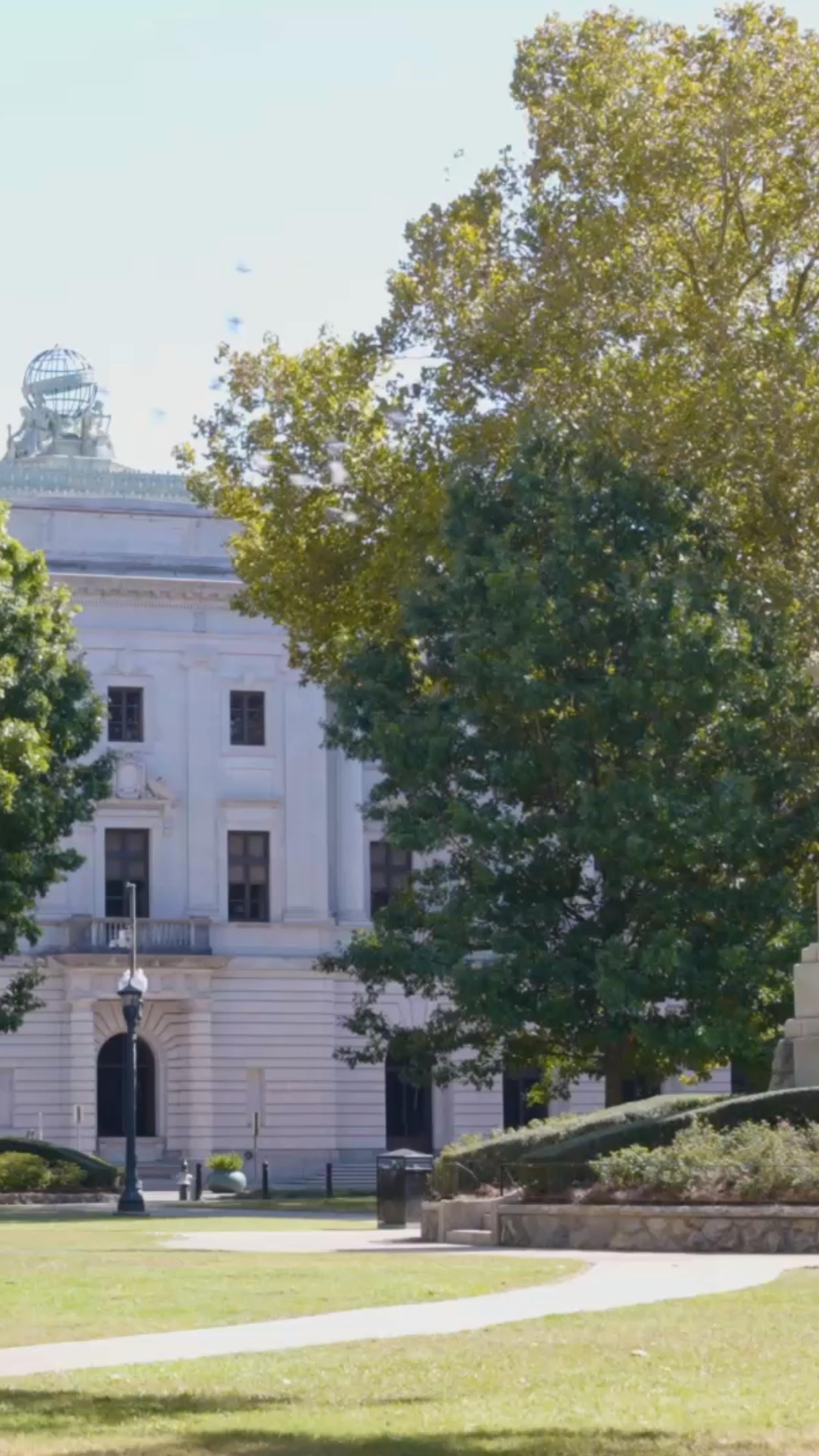 Memoir Warehouse District NOLA Mobile Header F park in warehouse district